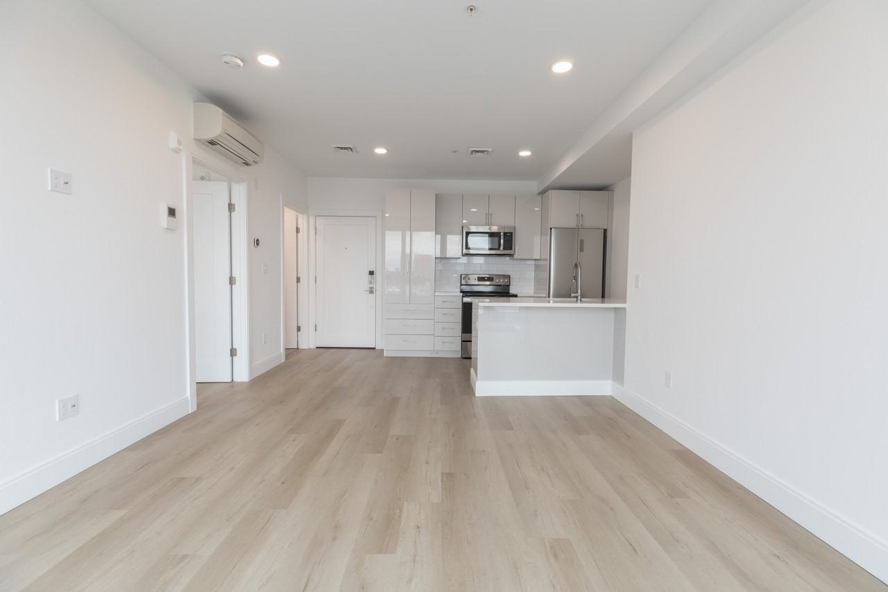 Newcomb St #605 - Photo 6 of 9