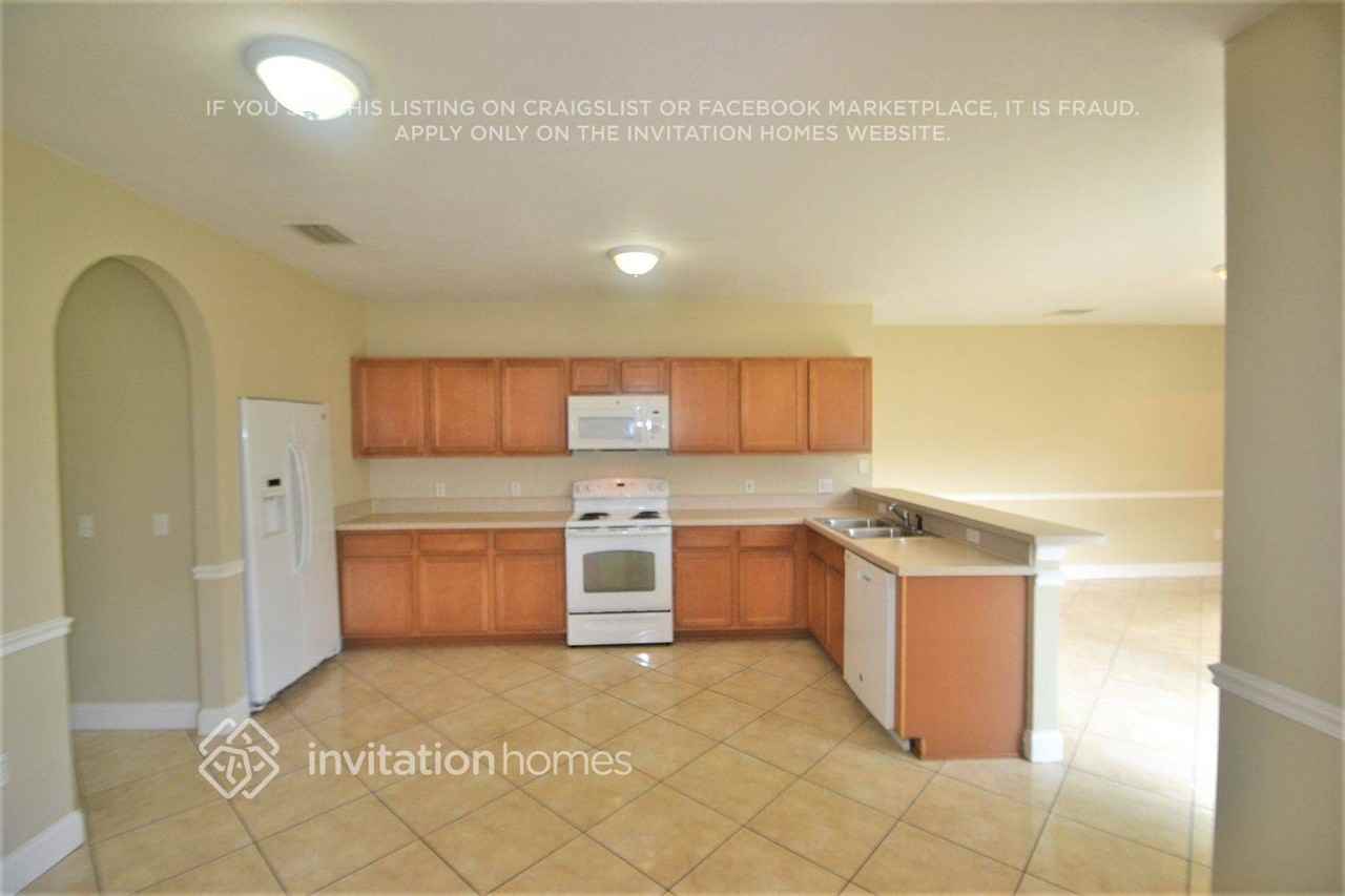 236 Bedford Dr - Photo 4 of 17