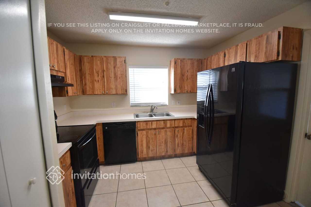 5444 Conway Oaks Ct - Photo 4 of 13