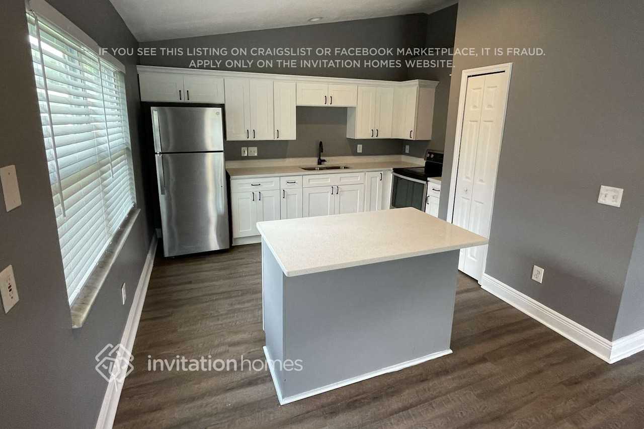 2418 Radnor Ave - Photo 3 of 12