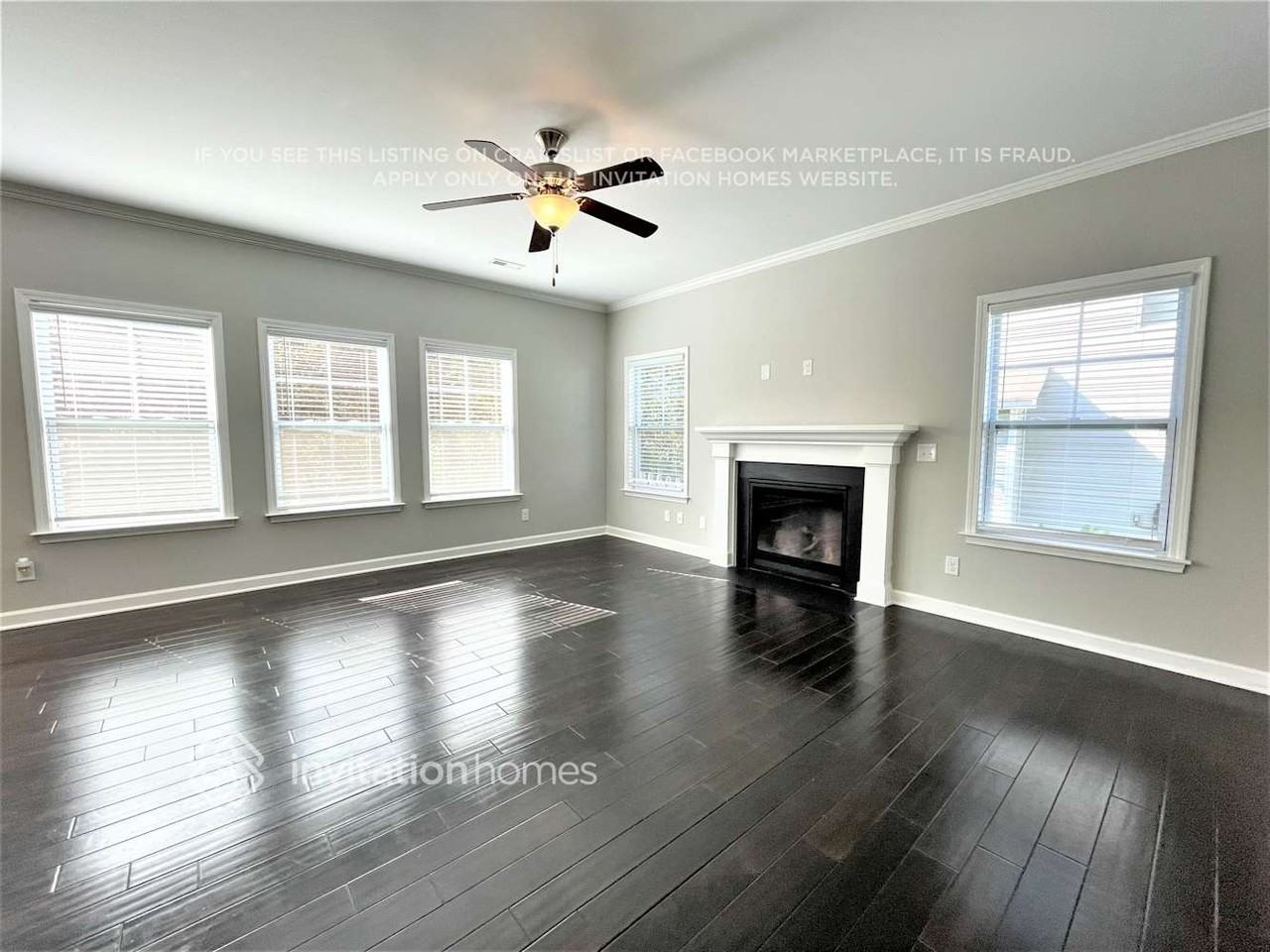 270 Water Mill Rd - Photo 4 of 17