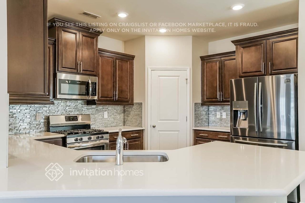 1801 Birdhouse Ln - Photo 7 of 18