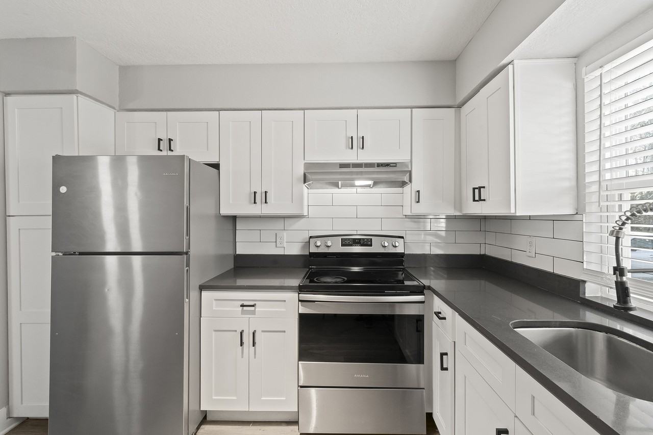 Mandarin Bay Apartments - Photo 5 of 37