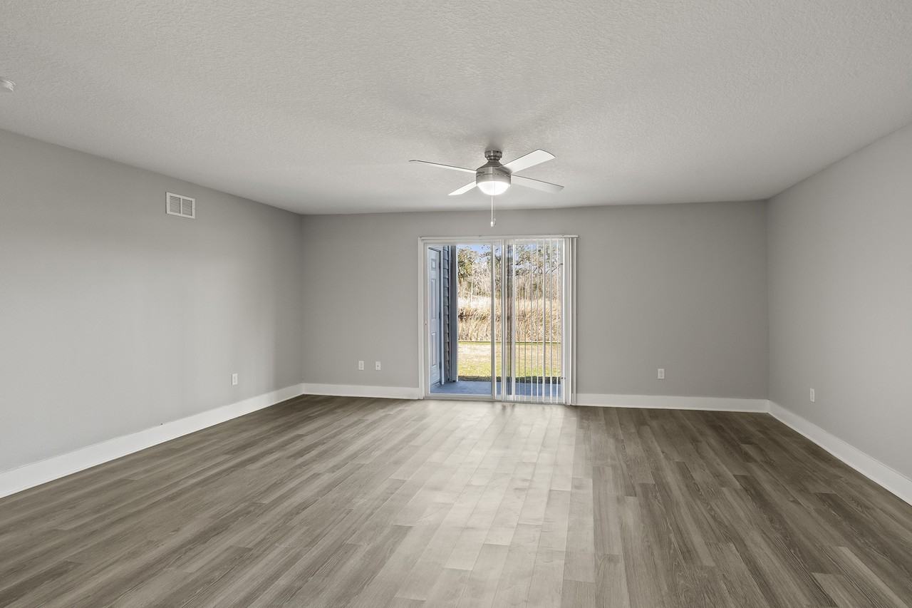 Mandarin Bay Apartments - Photo 7 of 37