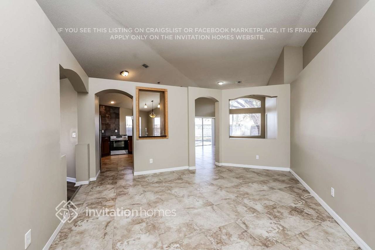 1517 Scotch Pine Dr - Photo 3 of 17