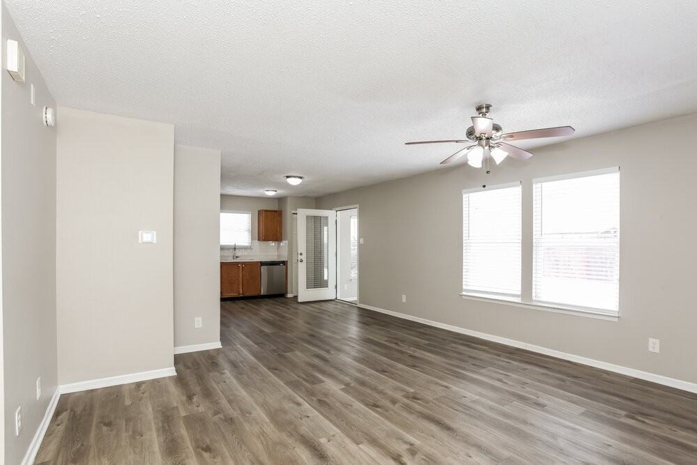 9117 Cherry Grove Ct - Photo 5 of 17