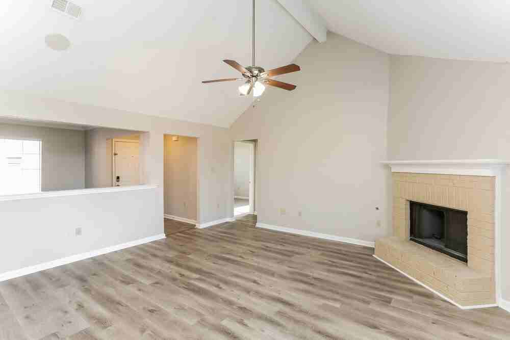 6688 Ross Manor Dr - Photo 5 of 19