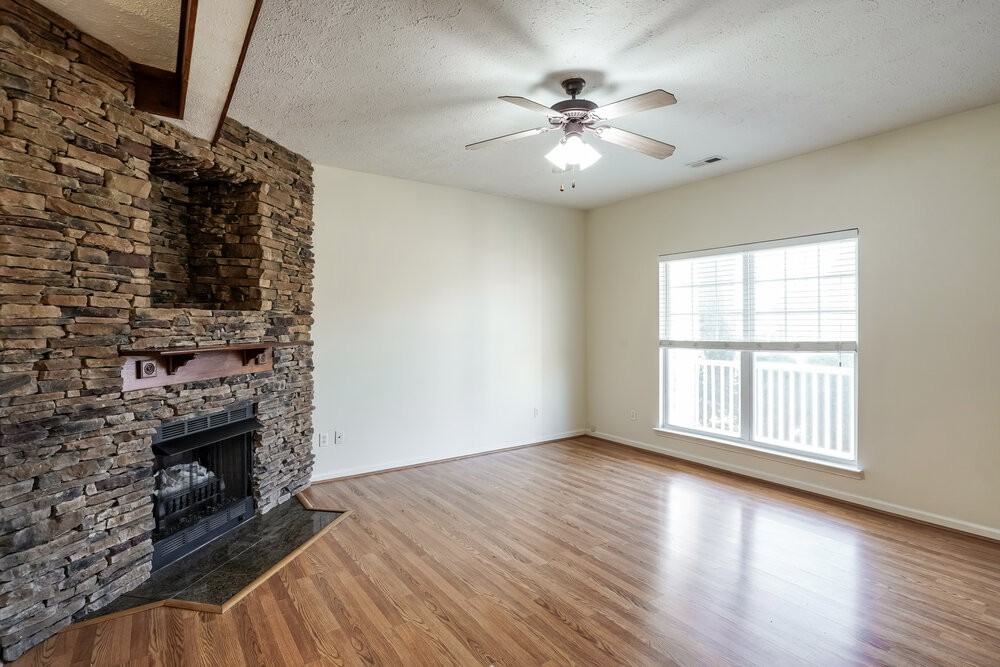 7212 Legacy Dr - Photo 4 of 17