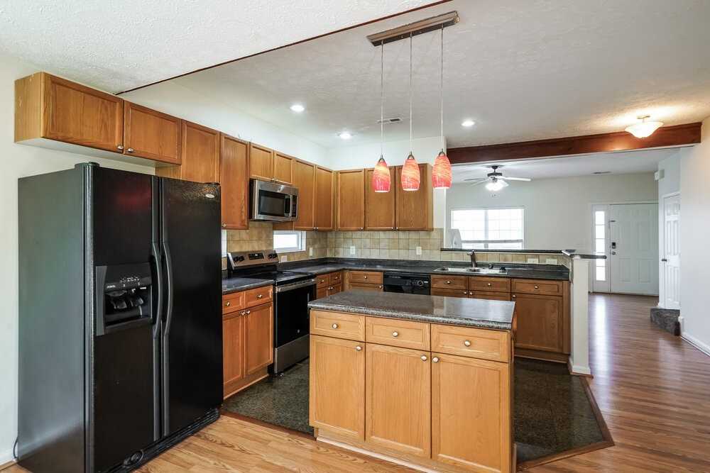 7212 Legacy Dr - Photo 7 of 17