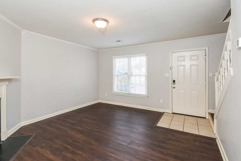 1651 Winchester Way Se - Photo 5 of 17