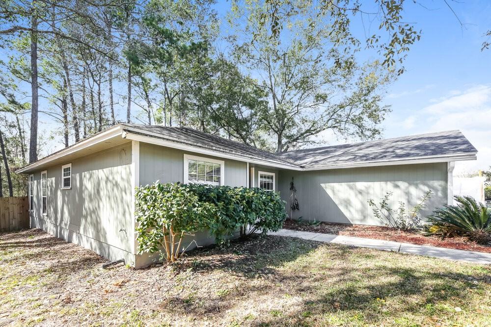 880 Long Lake Dr - Photo 3 of 16