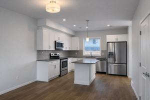 featured image of 716 25 Ave Nw