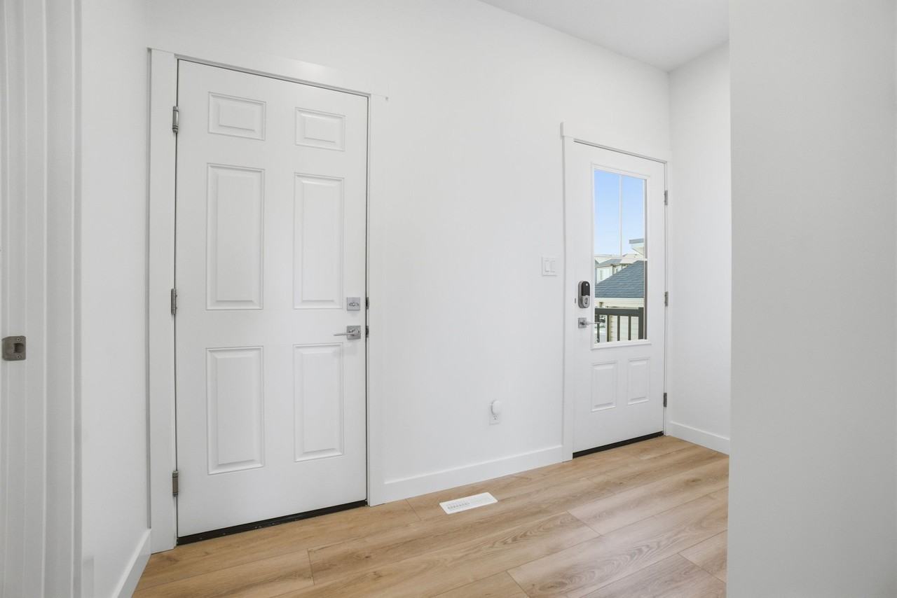 7104 47a St - Photo 6 of 50