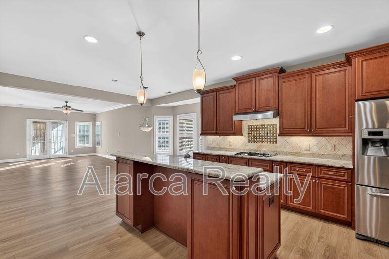 8723 Whistlers Chase Dr - Photo 3 of 36