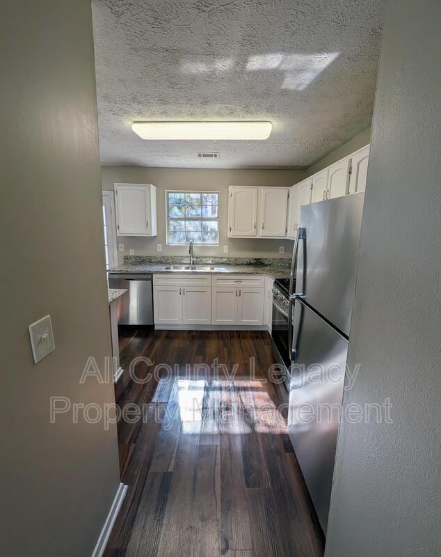 5702 Wells Cir - Photo 3 of 10