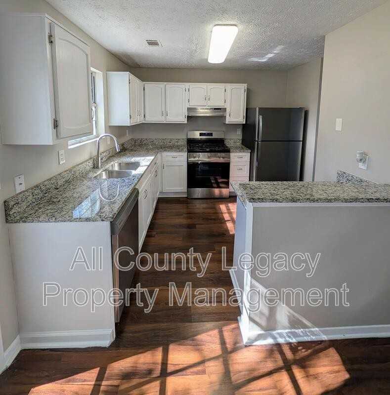 5702 Wells Cir - Photo 4 of 10