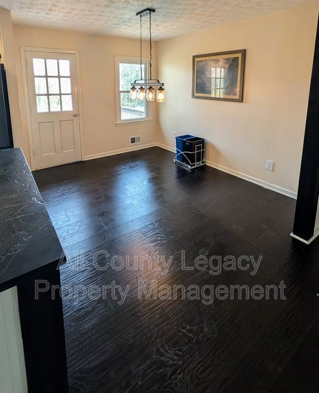 1200 Creekwood Cv - Photo 4 of 13