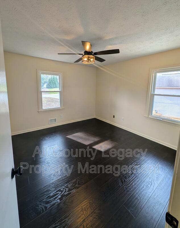 1200 Creekwood Cv - Photo 7 of 13