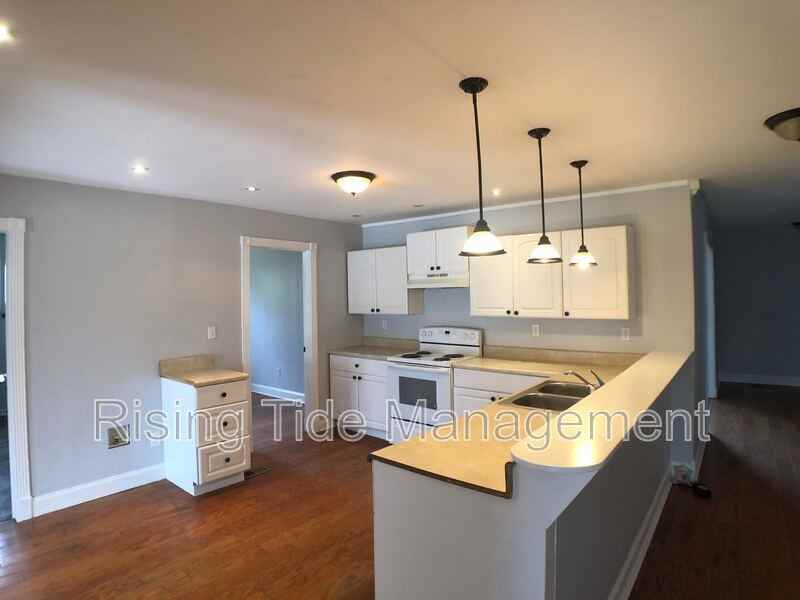 2100 Merry Dr Ne - Photo 3 of 15