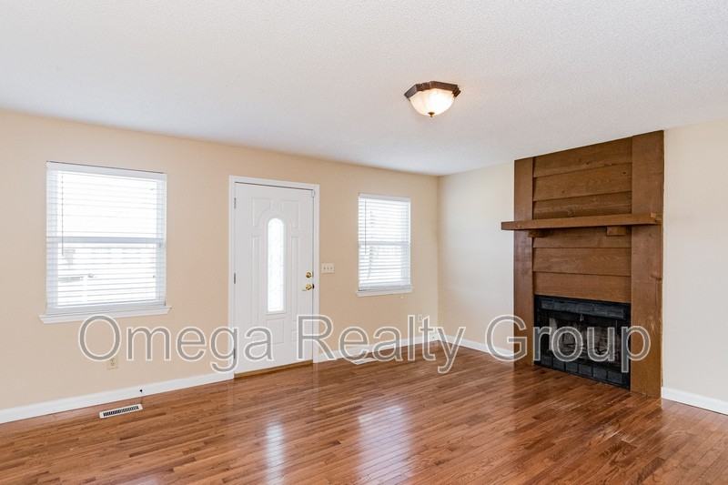 1031 Oak Blvd - Photo 5 of 27