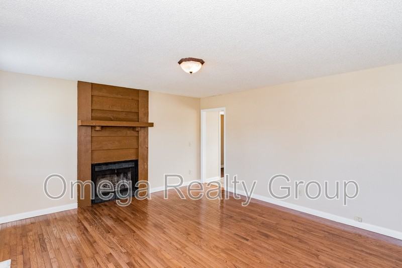 1031 Oak Blvd - Photo 6 of 27