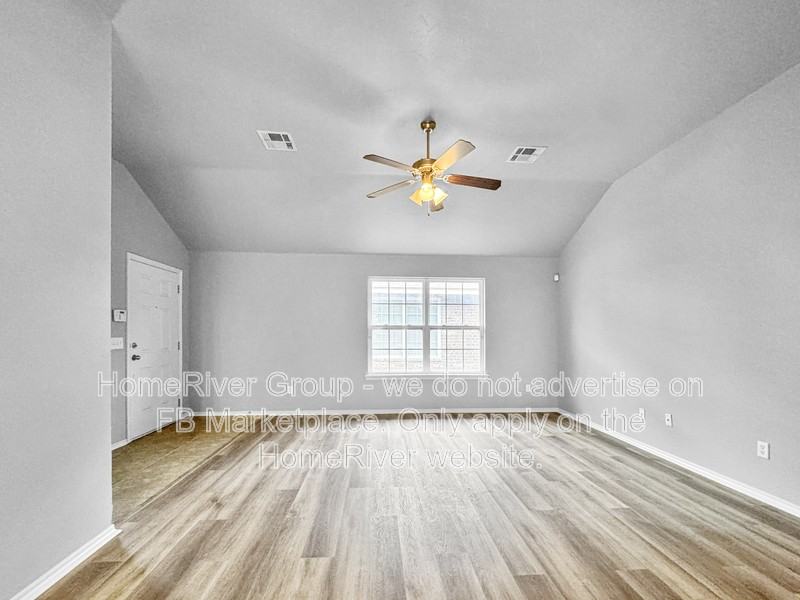 1024 Denmark St - Photo 3 of 25