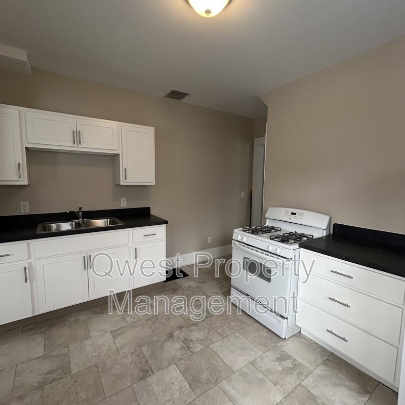 218 Travis St Ne - Photo 4 of 6