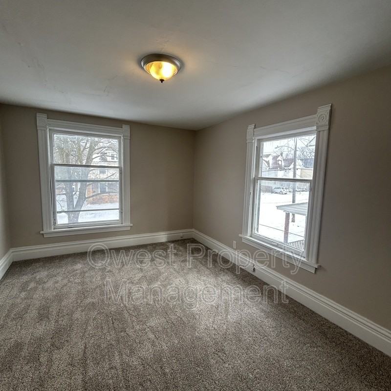 218 Travis St Ne - Photo 6 of 6