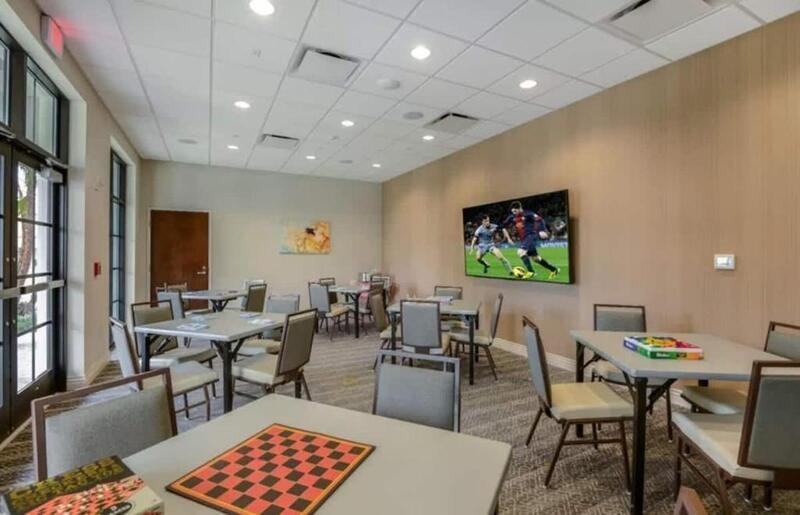 2482 Dubai St - Photo 5 of 13