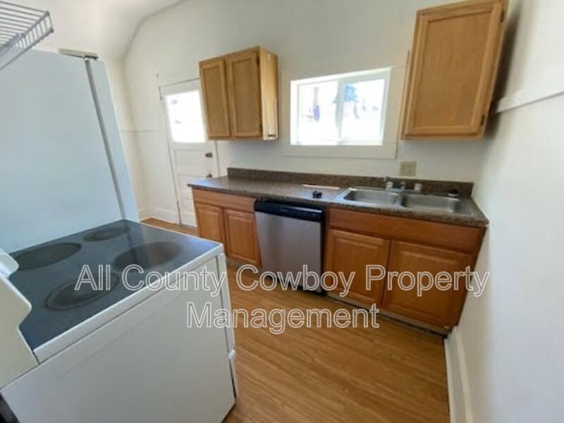 814 E Garfield St - Photo 3 of 12