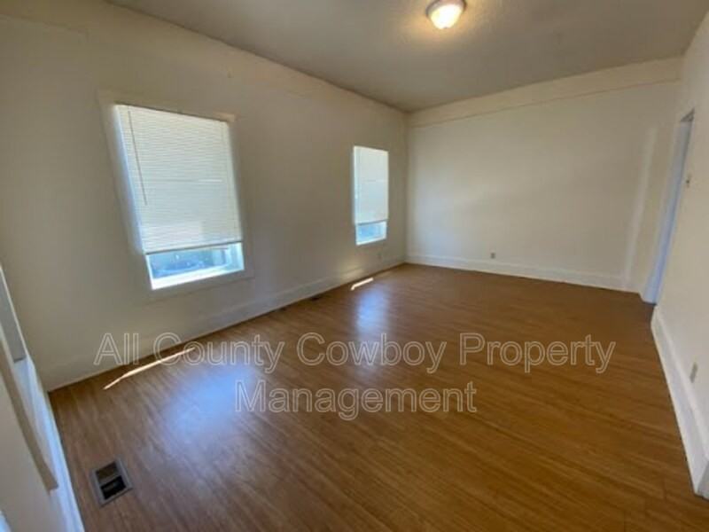 814 E Garfield St - Photo 4 of 12