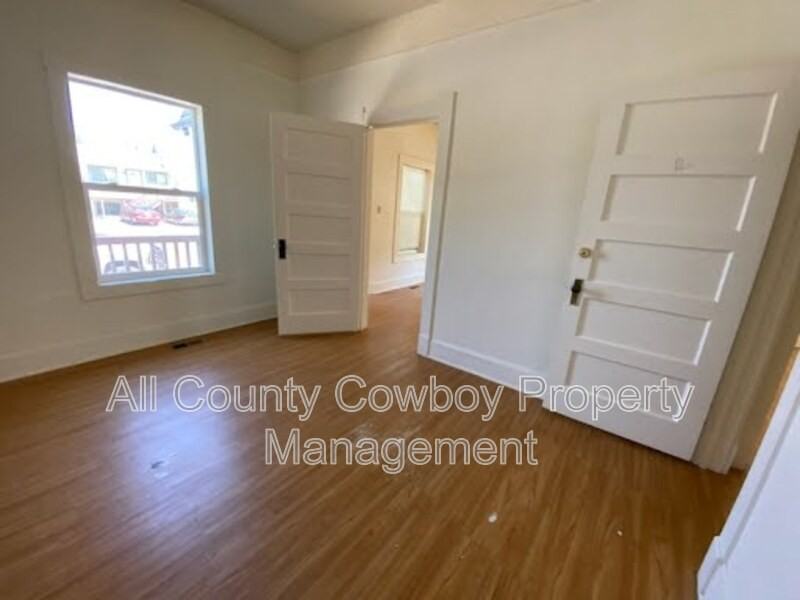 814 E Garfield St - Photo 5 of 12