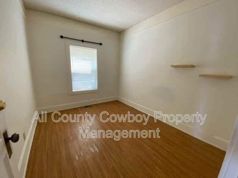 814 E Garfield St - Photo 6 of 12