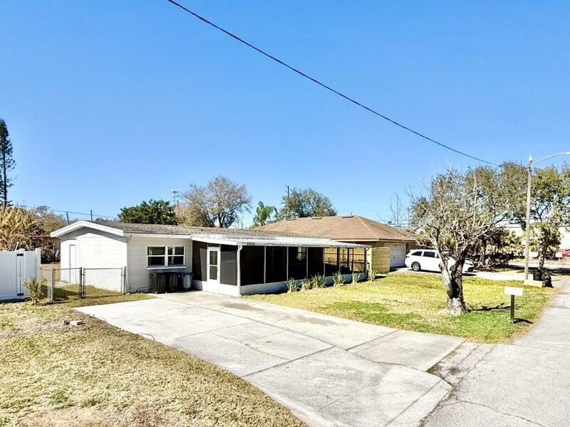 8972 67th St N - Photo 3 of 50