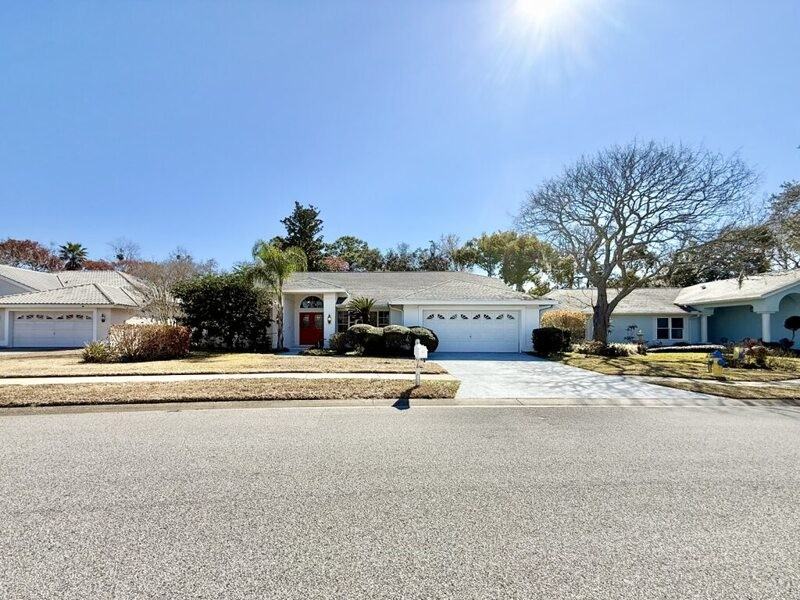 8640 Ashbury Dr - Photo 3 of 50