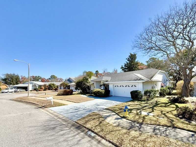 8640 Ashbury Dr - Photo 4 of 50