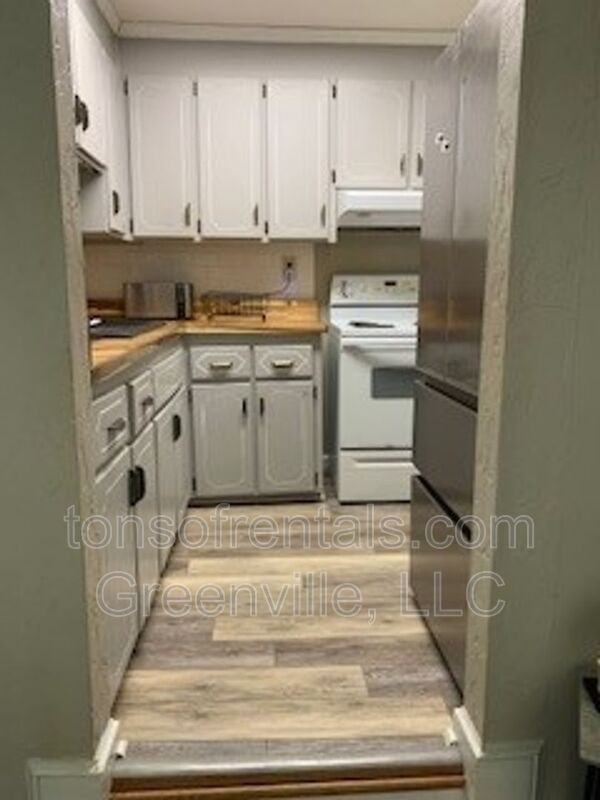 414 Randall St #A - Photo 5 of 9