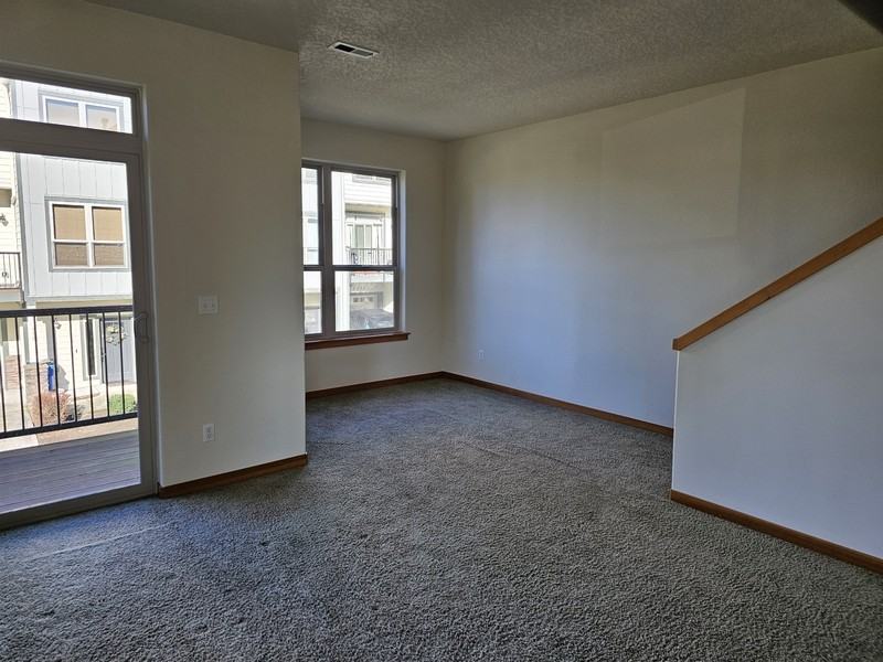 511 Ne 84th Cir - Photo 2 of 25