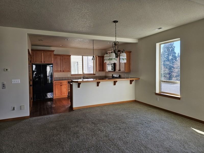 511 Ne 84th Cir - Photo 4 of 25