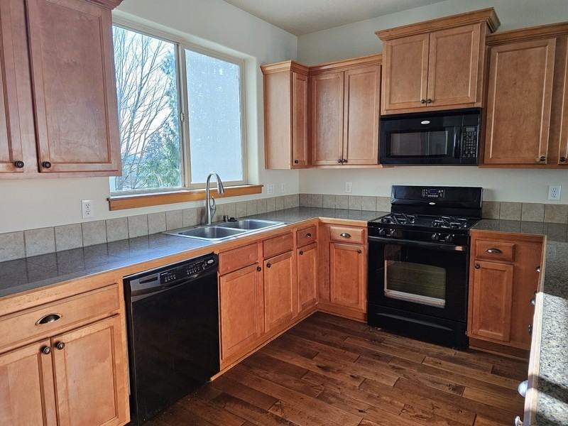 511 Ne 84th Cir - Photo 6 of 25