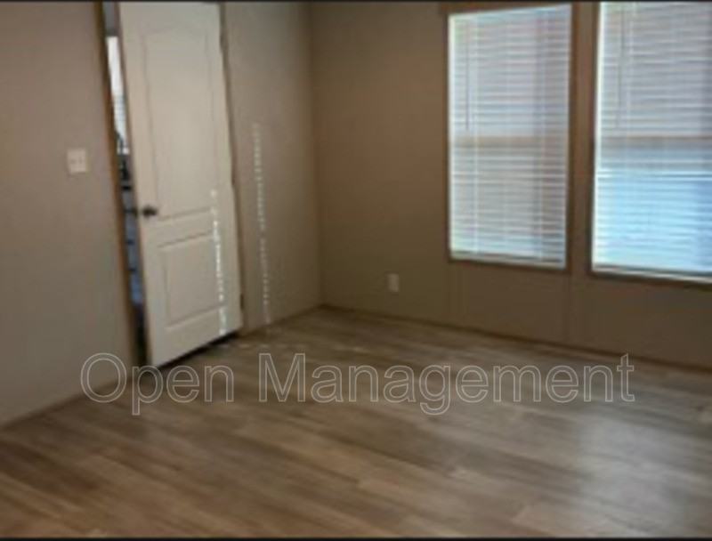 2710 N Farmer Ave - Photo 4 of 6