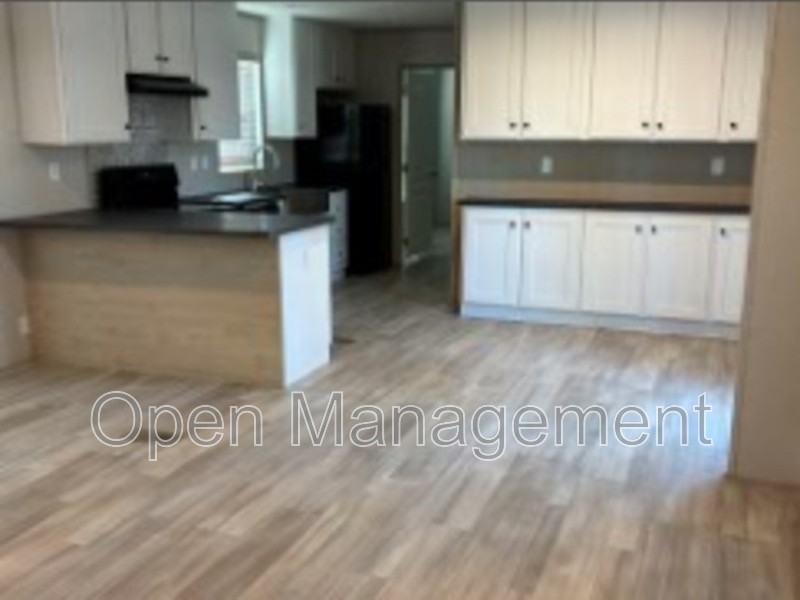 2710 N Farmer Ave - Photo 5 of 6