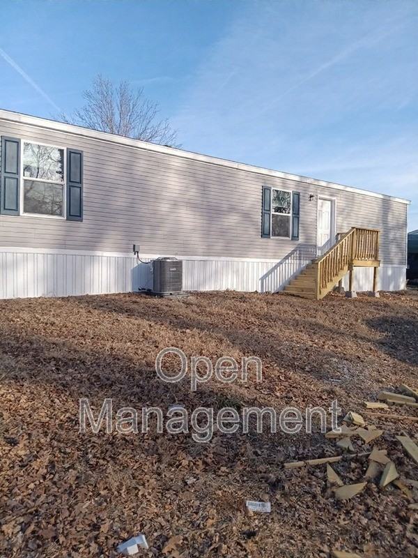 16 English Village Park - Photo 3 of 9