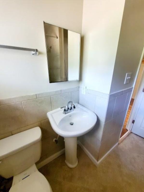 1922 Oak Hill Ln - Photo 4 of 15