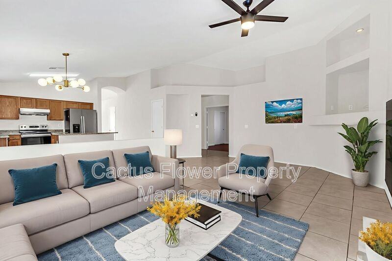 826 E Monterey St - Photo 3 of 47