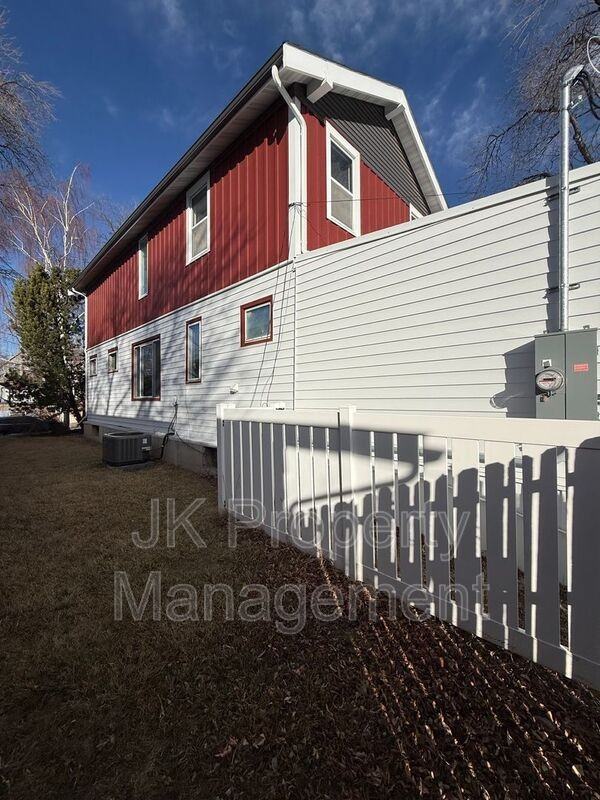 1512 3rd Ave N - Photo 2 of 50