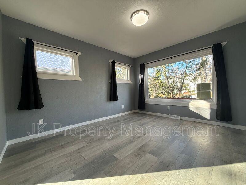 1512 3rd Ave N - Photo 7 of 50