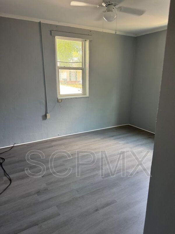 949 Woods St - Photo 6 of 7