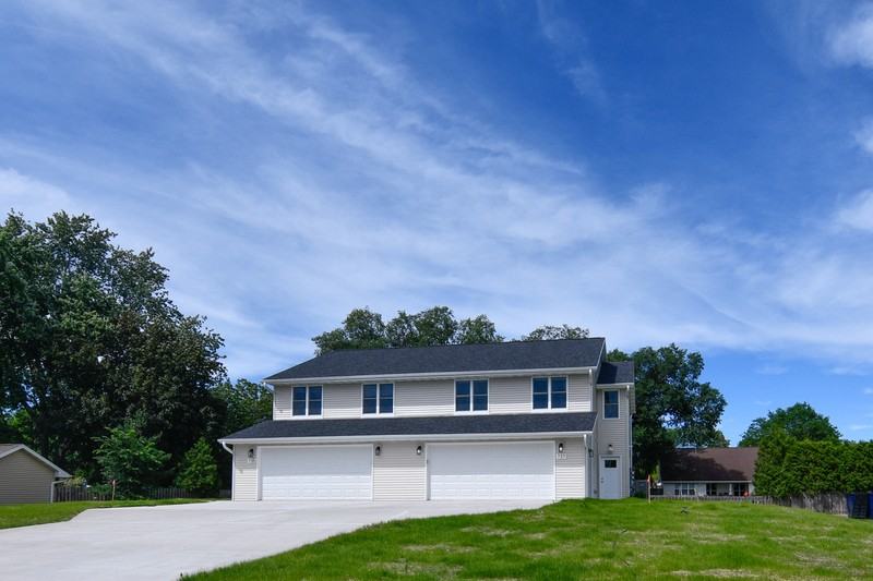 735 Hoffman Rd - Photo 2 of 43