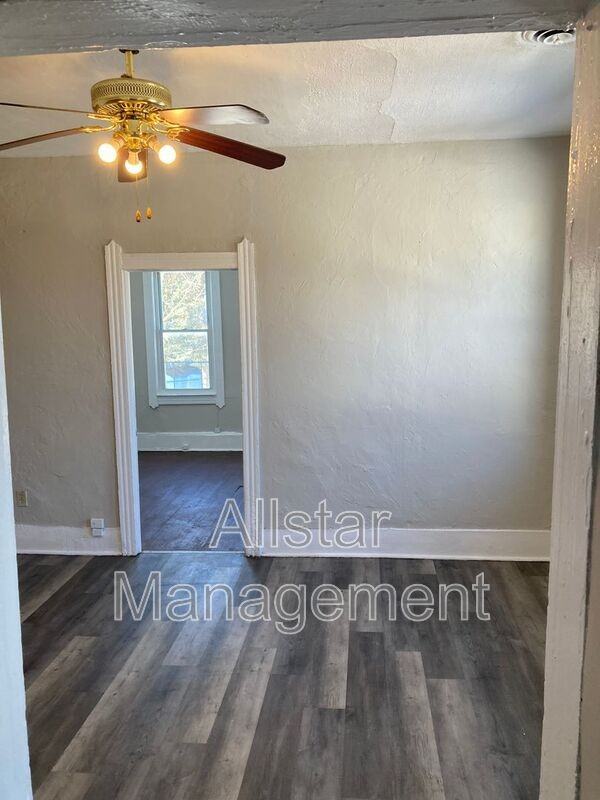 3521 W 58th St - Photo 5 of 7